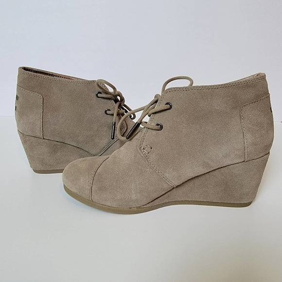 TOMS Women's Size 7.5 and 6.5 Wedge Bootie Tie Tan Suede Leather Kala - Picture 6 of 9